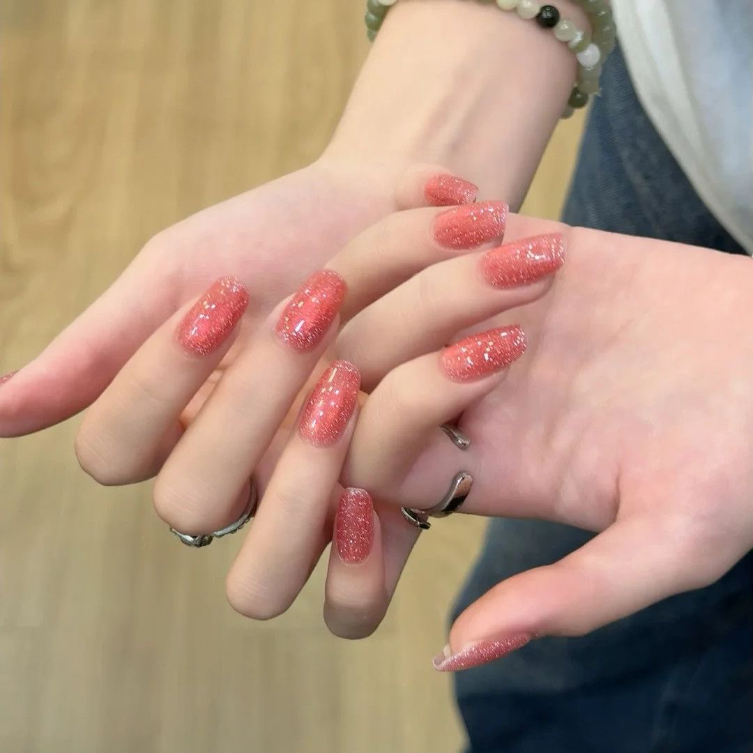 Popularny rozświetlający błysz – Nail Art Cat Eye Pink recenzja i cena